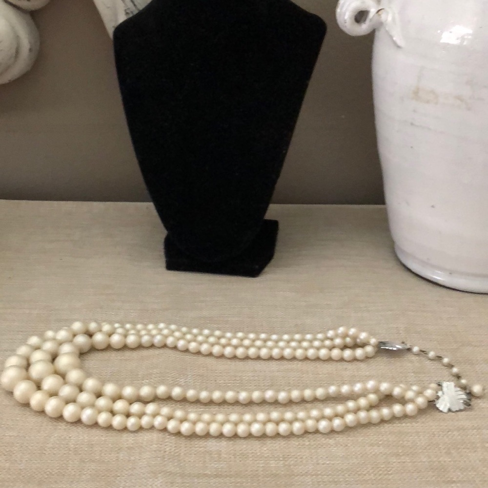 Vintage 3-strand faux pearl necklace - Picture 3 of 4